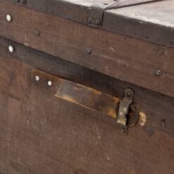 Senovinė kelioninė skrynia su rankenomis šonuose 51x86x43 cm