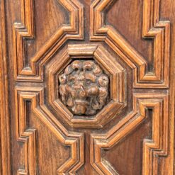 Ąžuolinė drožinėta XIX a. pradžios keturių durų komoda 57×125,5×131,5 cm