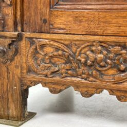 Ąžuolinė drožinėta XIX a. pradžios keturių durų komoda 57×125,5×131,5 cm