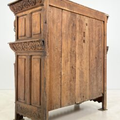 Ąžuolinė drožinėta XIX a. pradžios keturių durų komoda 57×125,5×131,5 cm