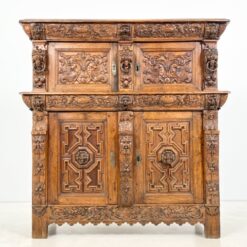 Ąžuolinė drožinėta XIX a. pradžios keturių durų komoda 57×125,5×131,5 cm