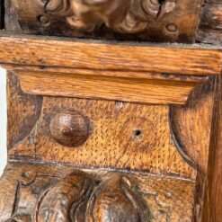 Ąžuolinė drožinėta XIX a. pradžios keturių durų komoda 57×125,5×131,5 cm