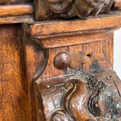 Ąžuolinė drožinėta XIX a. pradžios keturių durų komoda 57×125,5×131,5 cm