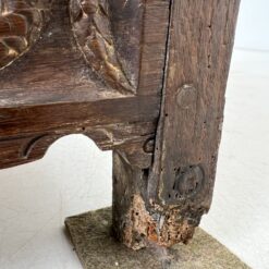 Ąžuolinė drožinėta XIX a. pradžios keturių durų komoda 57×125,5×131,5 cm