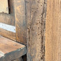 Ąžuolinė drožinėta XIX a. pradžios keturių durų komoda 57×125,5×131,5 cm