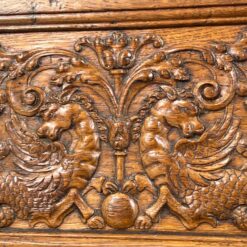 Ąžuolinė drožinėta XIX a. pradžios keturių durų komoda 57×125,5×131,5 cm