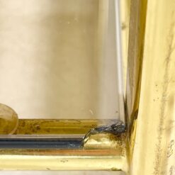 Pastatoma aukso spalvos metalinio rėmo lentyna su stiklu 42,5×76,5×178 cm