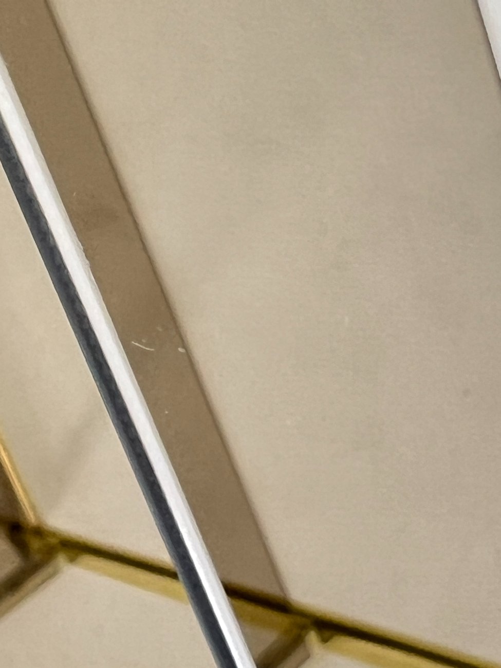 DR0212-lentynos-10 Pastatoma aukso spalvos metalinio rėmo lentyna su stiklu 42,5×76,5×178 cm