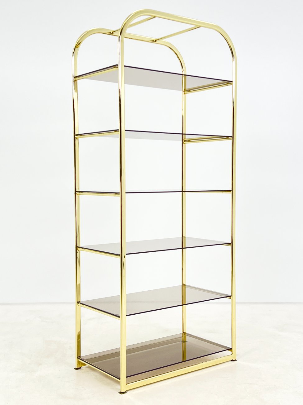 DR0212-lentynos-3 Pastatoma aukso spalvos metalinio rėmo lentyna su stiklu 42,5×76,5×178 cm