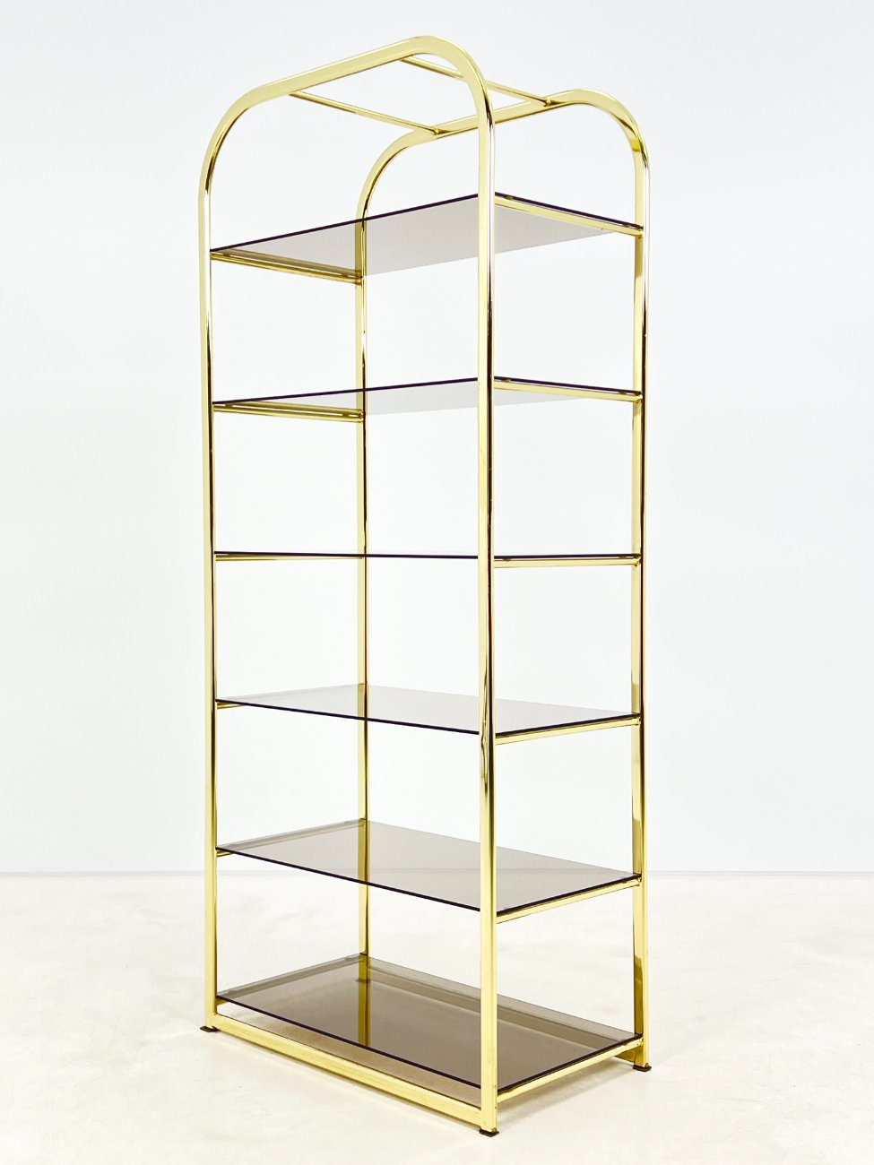 DR0212-lentynos-4 Pastatoma aukso spalvos metalinio rėmo lentyna su stiklu 42,5×76,5×178 cm