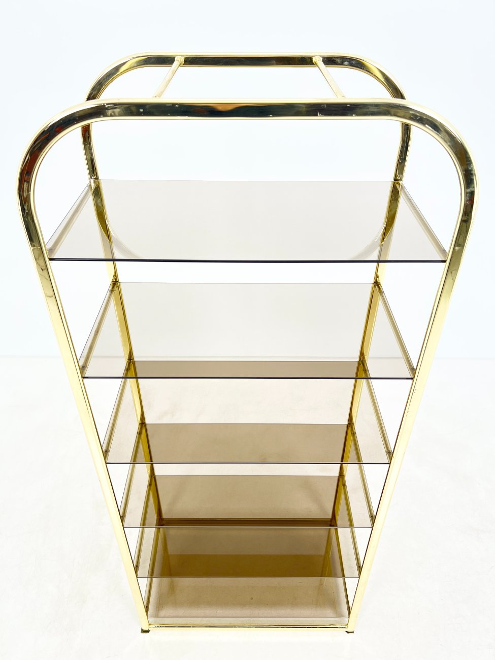 DR0212-lentynos-5 Pastatoma aukso spalvos metalinio rėmo lentyna su stiklu 42,5×76,5×178 cm