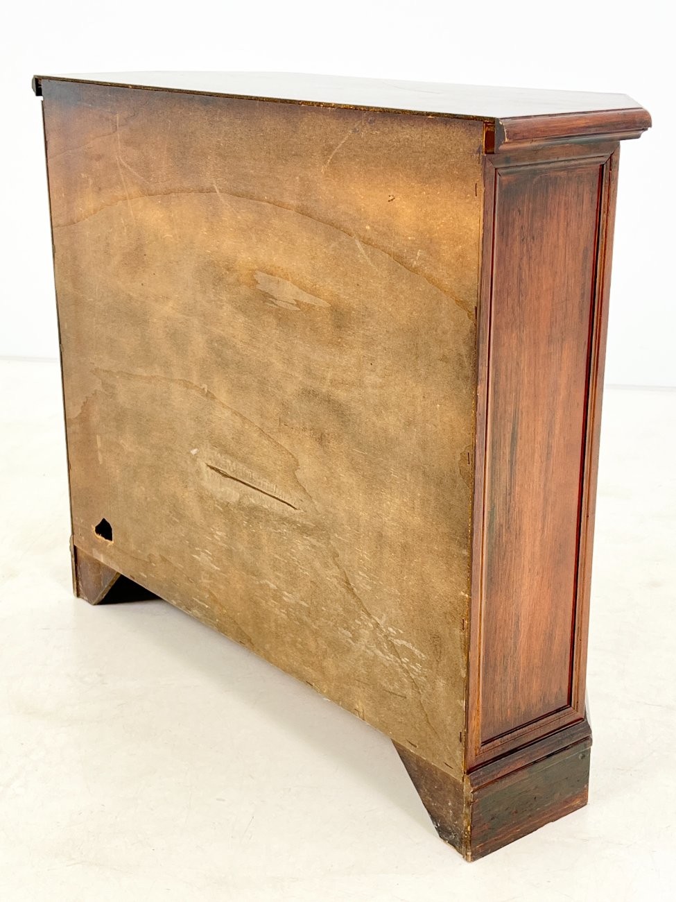 DR0214-komodos-10 Riešutmedžio dviejų durų ir vieno stalčiaus komoda 37x99x83 cm