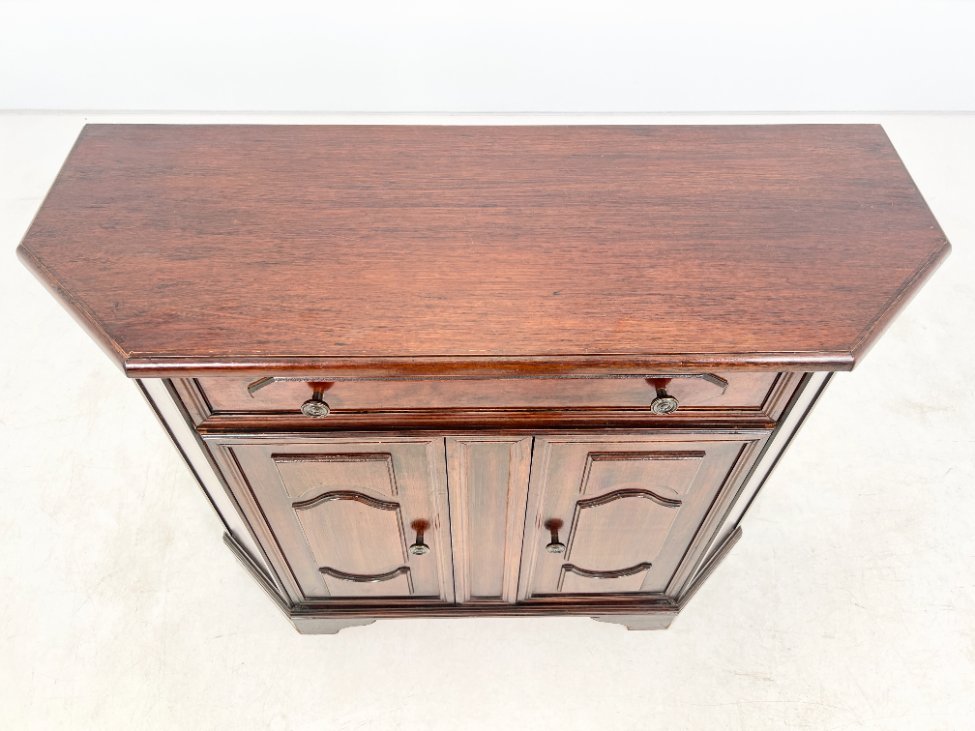 DR0214-komodos-5 Riešutmedžio dviejų durų ir vieno stalčiaus komoda 37x99x83 cm