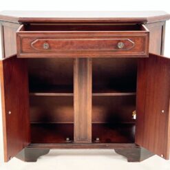 Riešutmedžio dviejų durų ir vieno stalčiaus komoda 37x99x83 cm