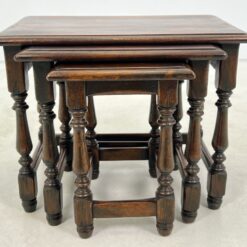 Ąžuoliniai staliukai 3 vnt. komplektas 51x60x47 cm