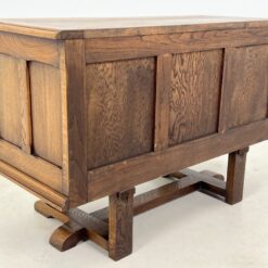 Ąžuolinė drožinėta komoda atveriamomis durimis 45×105,5×69 cm