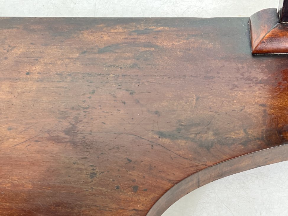 DR0217-stalai-18 Raudonmedžio konsolė 53,5x107x67 cm