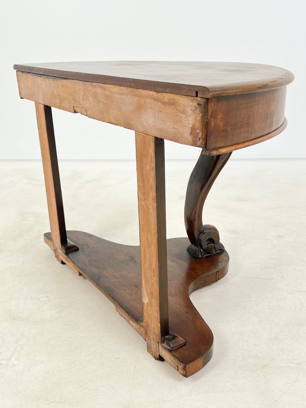 DR0217-stalai-9 Raudonmedžio konsolė 53,5x107x67 cm