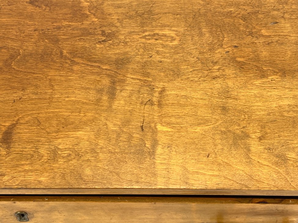 DR0218-komodos-11 Mid Century riešutmedžio trijų stalčių komoda 42x83x71,5 cm