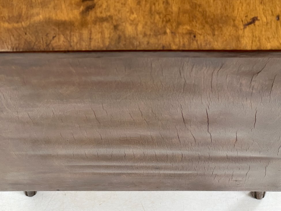 DR0218-komodos-13 Mid Century riešutmedžio trijų stalčių komoda 42x83x71,5 cm