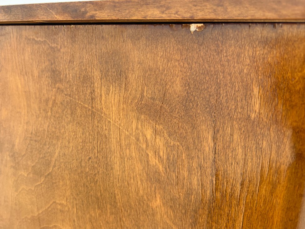 DR0218-komodos-15 Mid Century riešutmedžio trijų stalčių komoda 42x83x71,5 cm