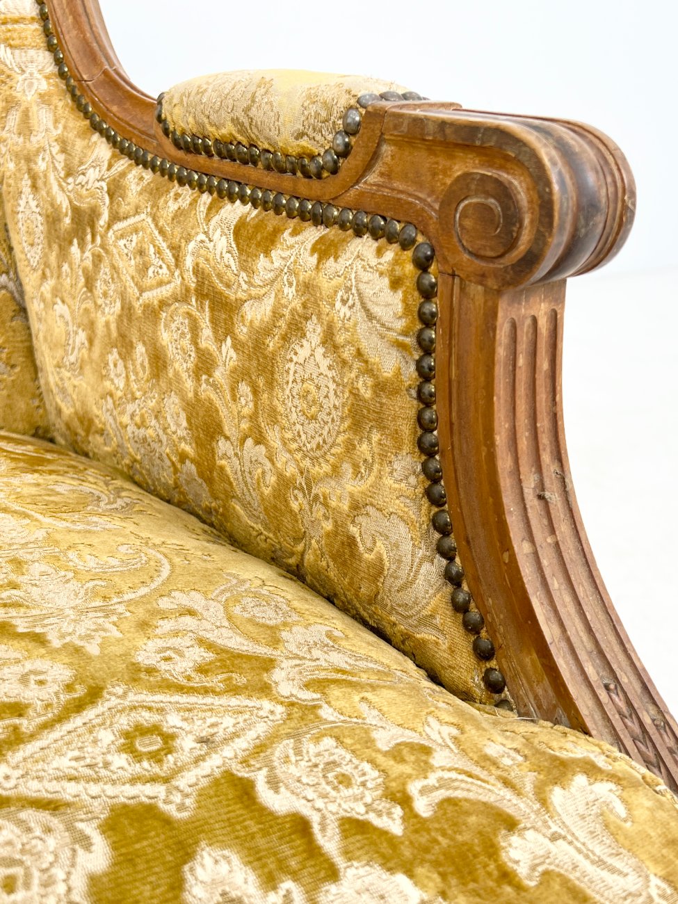 DR0219-foteliai-6 Medinio rėmo fotelis su gobelenu 85x72x112 cm, 44 cm