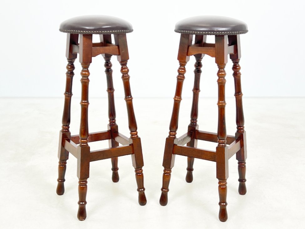 DR0220-kedes-2 Ąžuolinės baro taburetės su eko oda 2 vnt. komplektas 32x31x79 cm