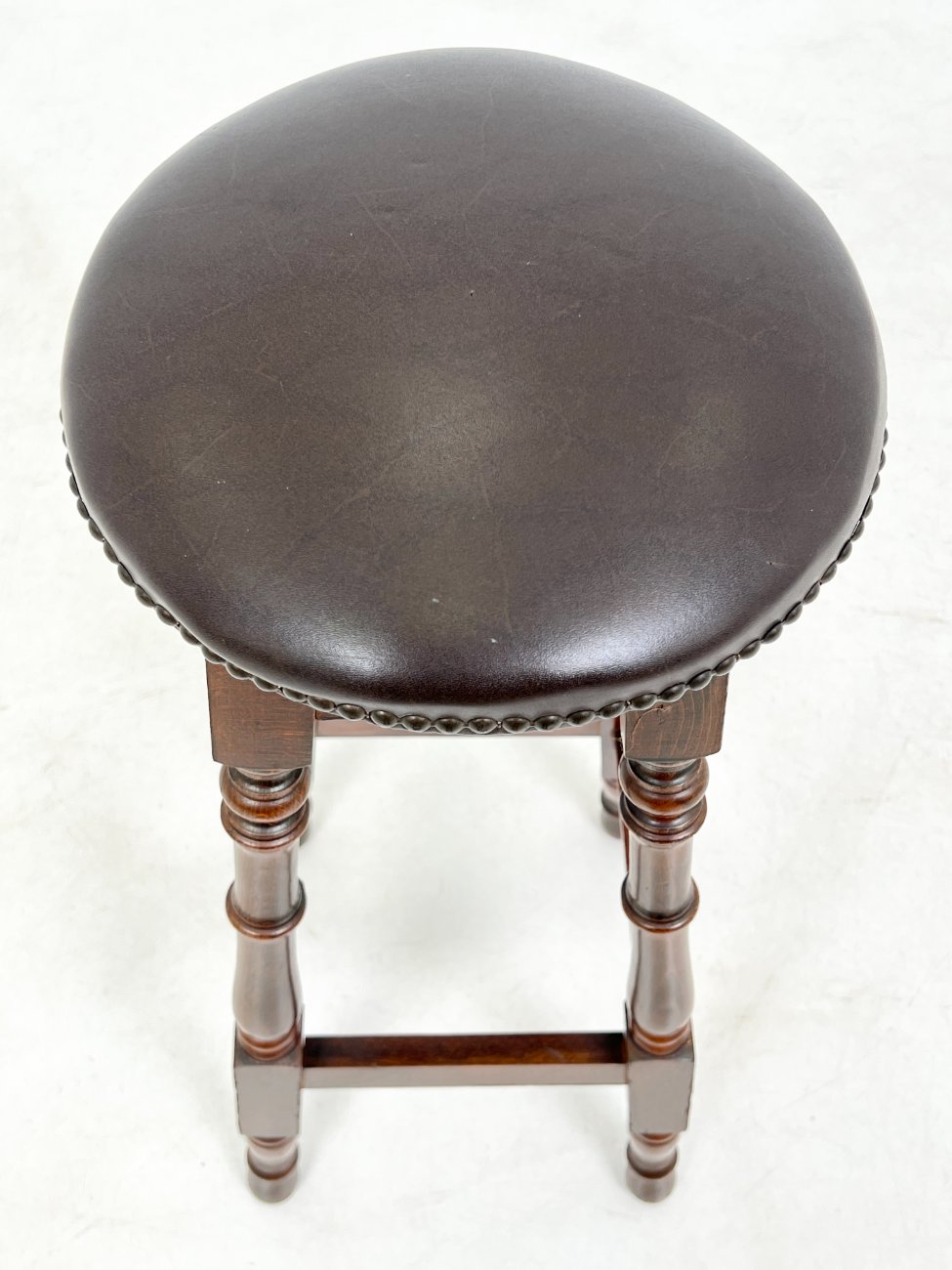 DR0220-kedes-4 Ąžuolinės baro taburetės su eko oda 2 vnt. komplektas 32x31x79 cm