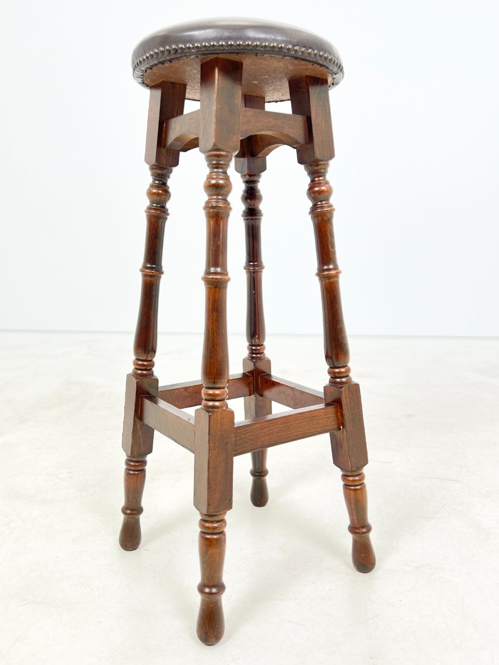 DR0220-kedes-5 Ąžuolinės baro taburetės su eko oda 2 vnt. komplektas 32x31x79 cm