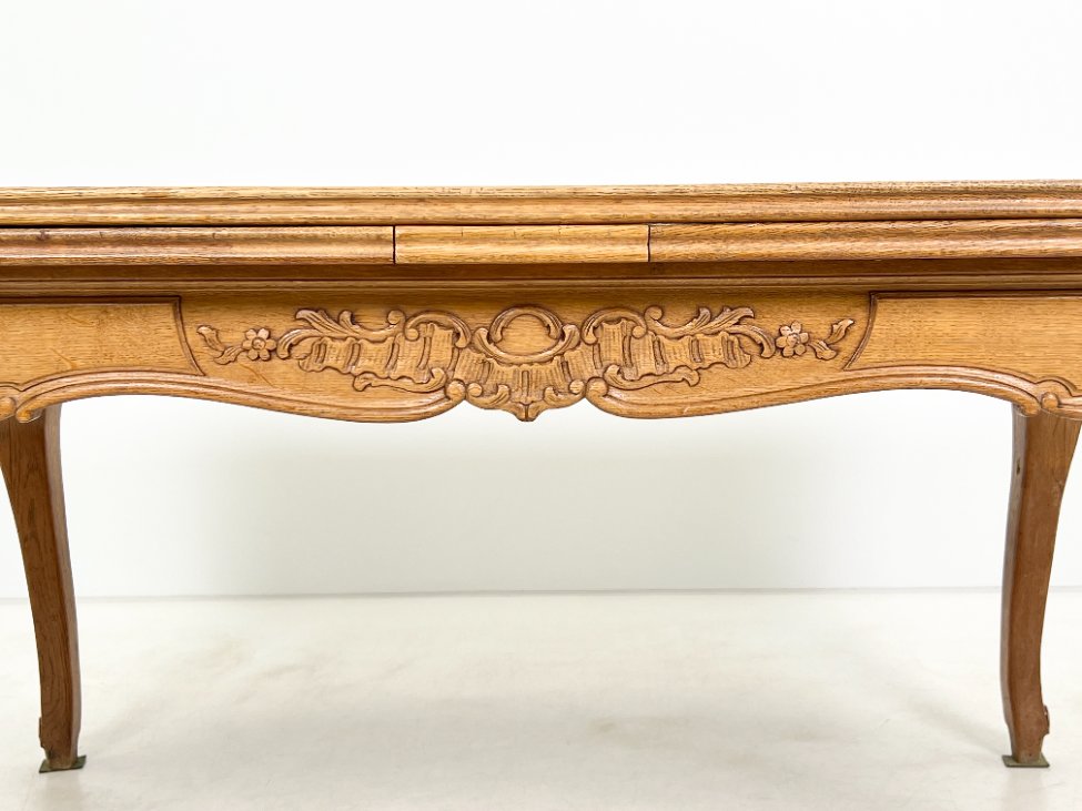 DR0223-stalai-6 Ąžuolinis išskleidžiamas valgomojo stalas 99,5×147,5+(2×65)x77 cm