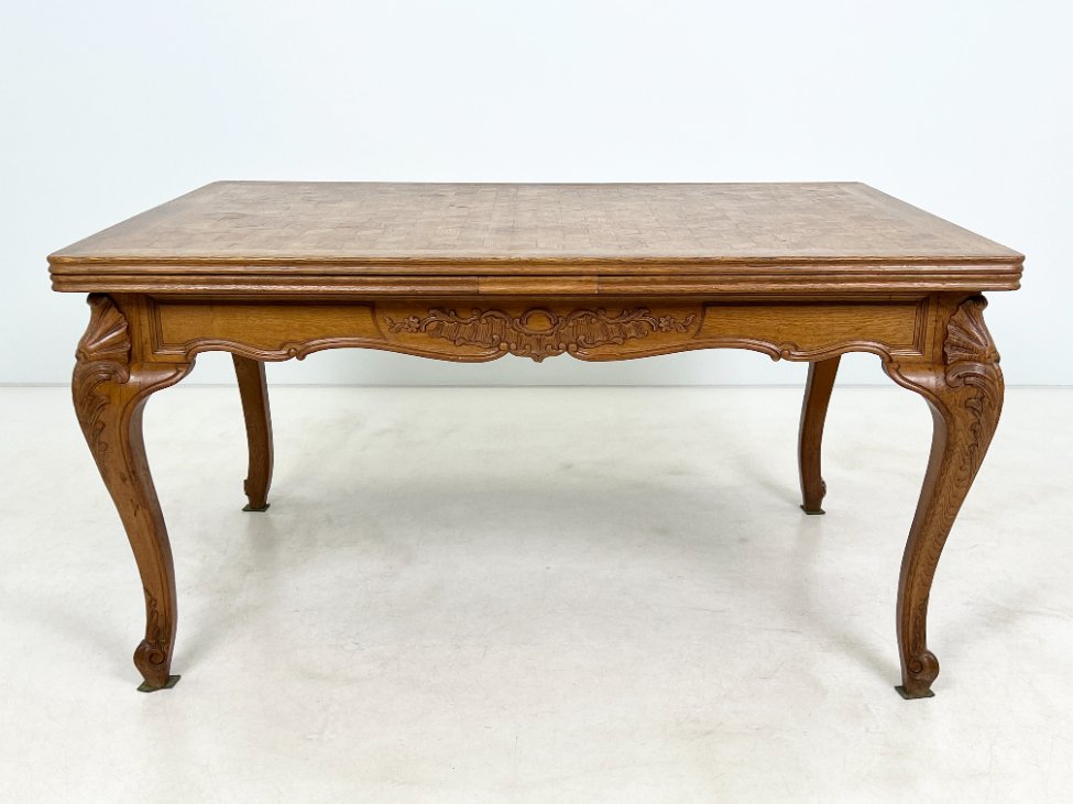 DR0223-stalai-8 Ąžuolinis išskleidžiamas valgomojo stalas 99,5×147,5+(2×65)x77 cm