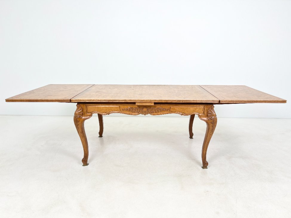 DR0223-stalai-9 Ąžuolinis išskleidžiamas valgomojo stalas 99,5×147,5+(2×65)x77 cm