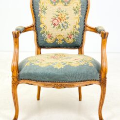 Riešutmedžio krėslas su gėlių raštų gobelenu 64x62x88 cm, 44 cm