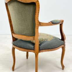 Riešutmedžio krėslas su gėlių raštų gobelenu 64x62x88 cm, 44 cm