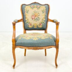Riešutmedžio krėslas su gėlių raštų gobelenu 64x62x88 cm, 44 cm