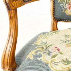 Riešutmedžio krėslas su gėlių raštų gobelenu 64x62x88 cm, 44 cm