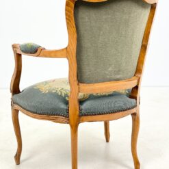 Riešutmedžio krėslas su gėlių raštų gobelenu 64x62x88 cm, 44 cm