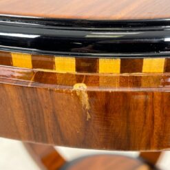 Art Deco stiliaus apvalus riešutmedžio lukšto staliukas 60x60x59 cm