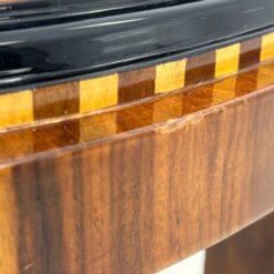 Art Deco stiliaus apvalus riešutmedžio lukšto staliukas 60x60x59 cm