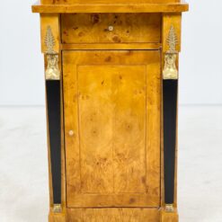 Ampyro stiliaus riešutmedžio lukšto spintelė 43,5x47x81,5 cm