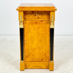 Ampyro stiliaus riešutmedžio lukšto spintelė 43,5x47x81,5 cm