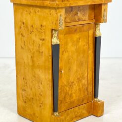 Ampyro stiliaus riešutmedžio lukšto spintelė 43,5x47x81,5 cm