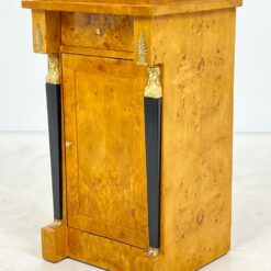 Ampyro stiliaus riešutmedžio lukšto spintelė 43,5x47x81,5 cm