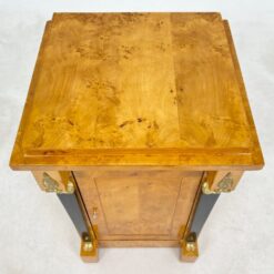 Ampyro stiliaus riešutmedžio lukšto spintelė 43,5x47x81,5 cm