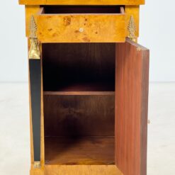 Ampyro stiliaus riešutmedžio lukšto spintelė 43,5x47x81,5 cm