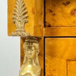 Ampyro stiliaus riešutmedžio lukšto spintelė 43,5x47x81,5 cm