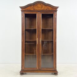 “Selva” ąžuolo ir riešutmedžio lukšto vitrina 46,5x105x196 cm