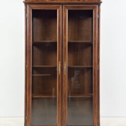 “Selva” ąžuolo ir riešutmedžio lukšto vitrina 46,5x105x196 cm