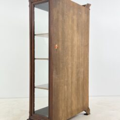 “Selva” ąžuolo ir riešutmedžio lukšto vitrina 46,5x105x196 cm