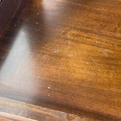 “Selva” ąžuolo ir riešutmedžio lukšto vitrina 46,5x105x196 cm